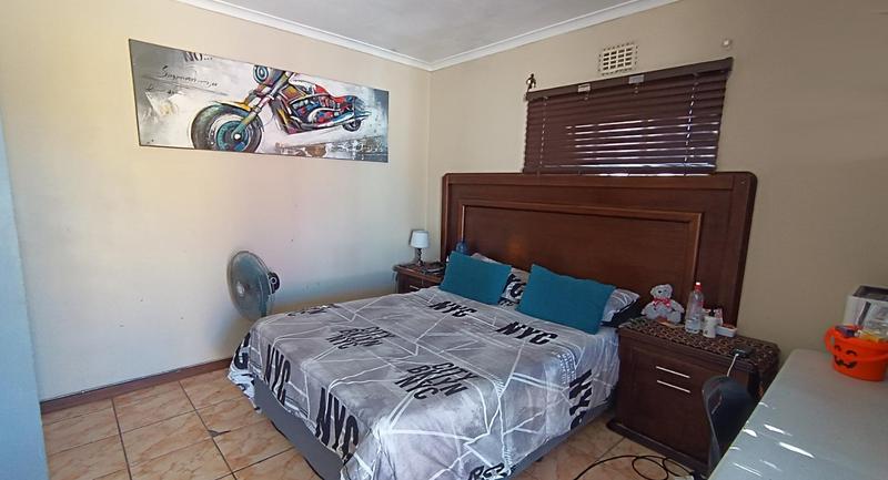 5 Bedroom Property for Sale in Bothasig Western Cape